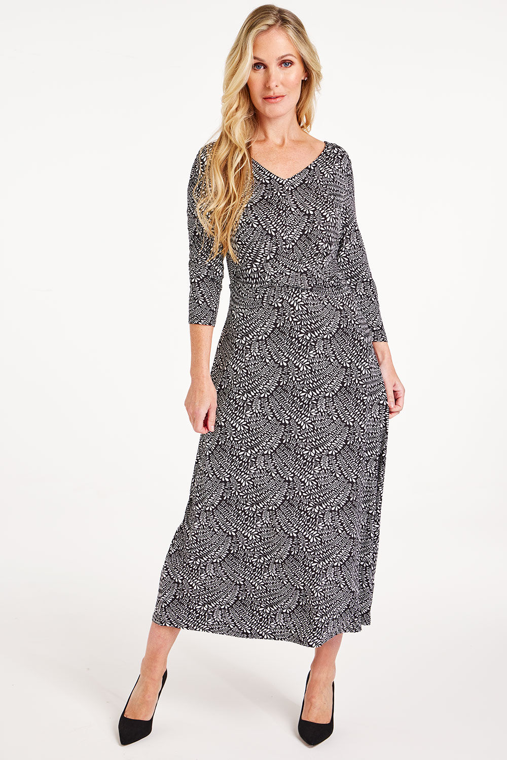 Bonmarche Women’s Black and White Viscose Leaf Print Sprig Twist Front Jersey Dress, Size: 20