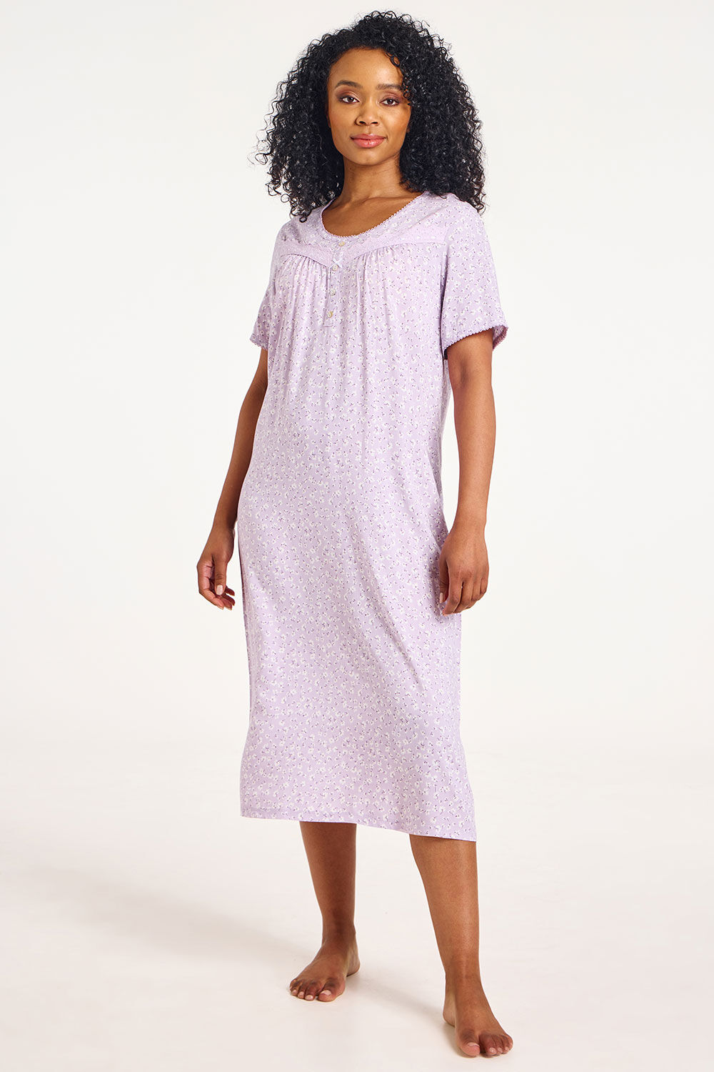 Bonmarche Lavender Short Sleeve Floral Print Woven Nightdress, Size: 20-22