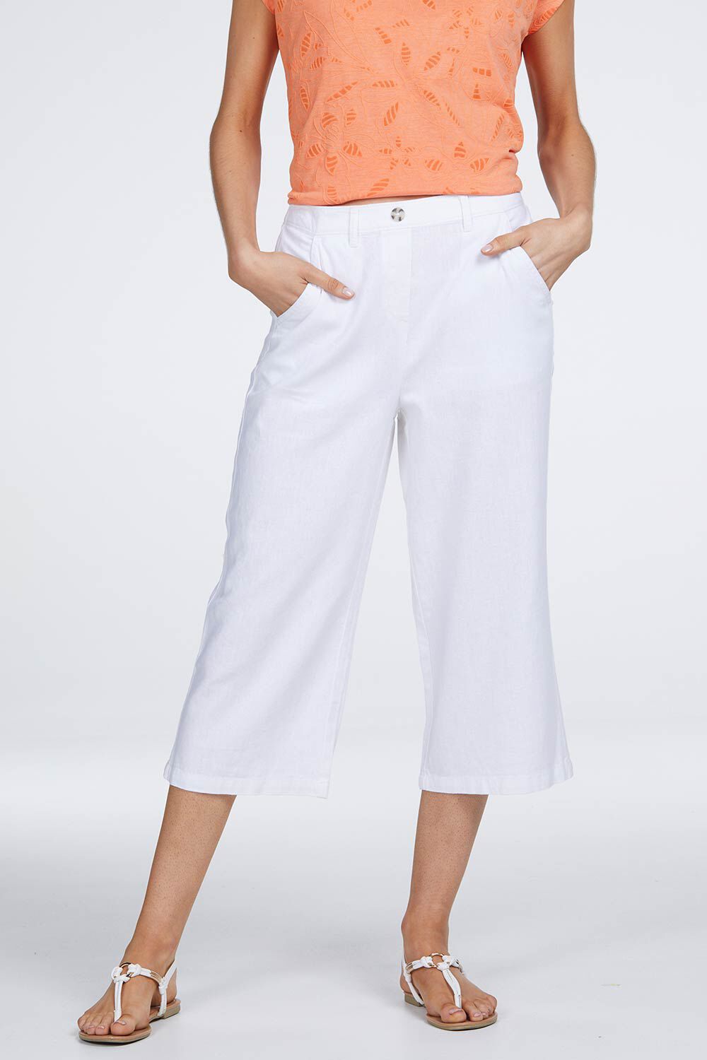 ladies white capri trousers